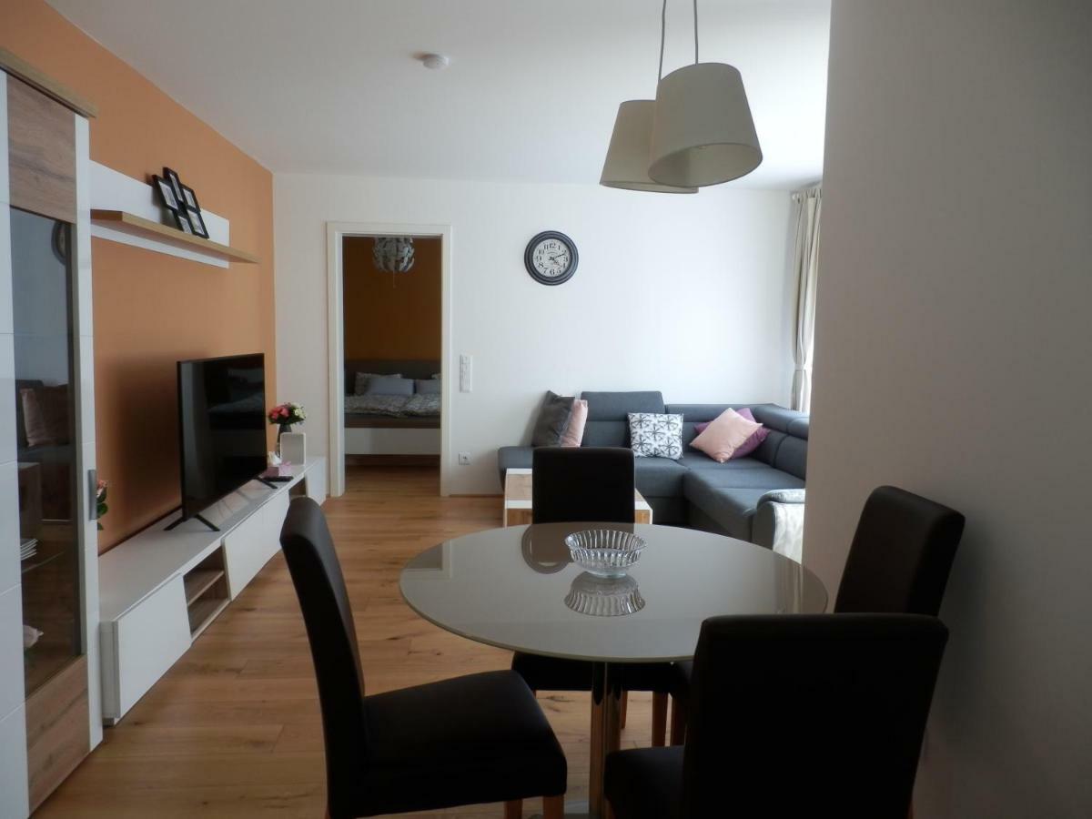 Spacious, Modern 1-Bdrm Apt Near Vic & Austria Ctr Apartment Vienna Exterior photo