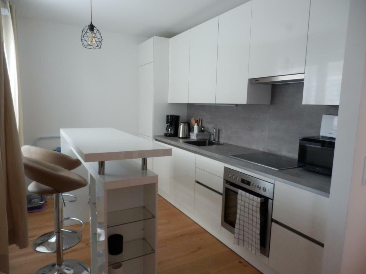 Spacious, Modern 1-Bdrm Apt Near Vic & Austria Ctr Apartment Vienna Exterior photo